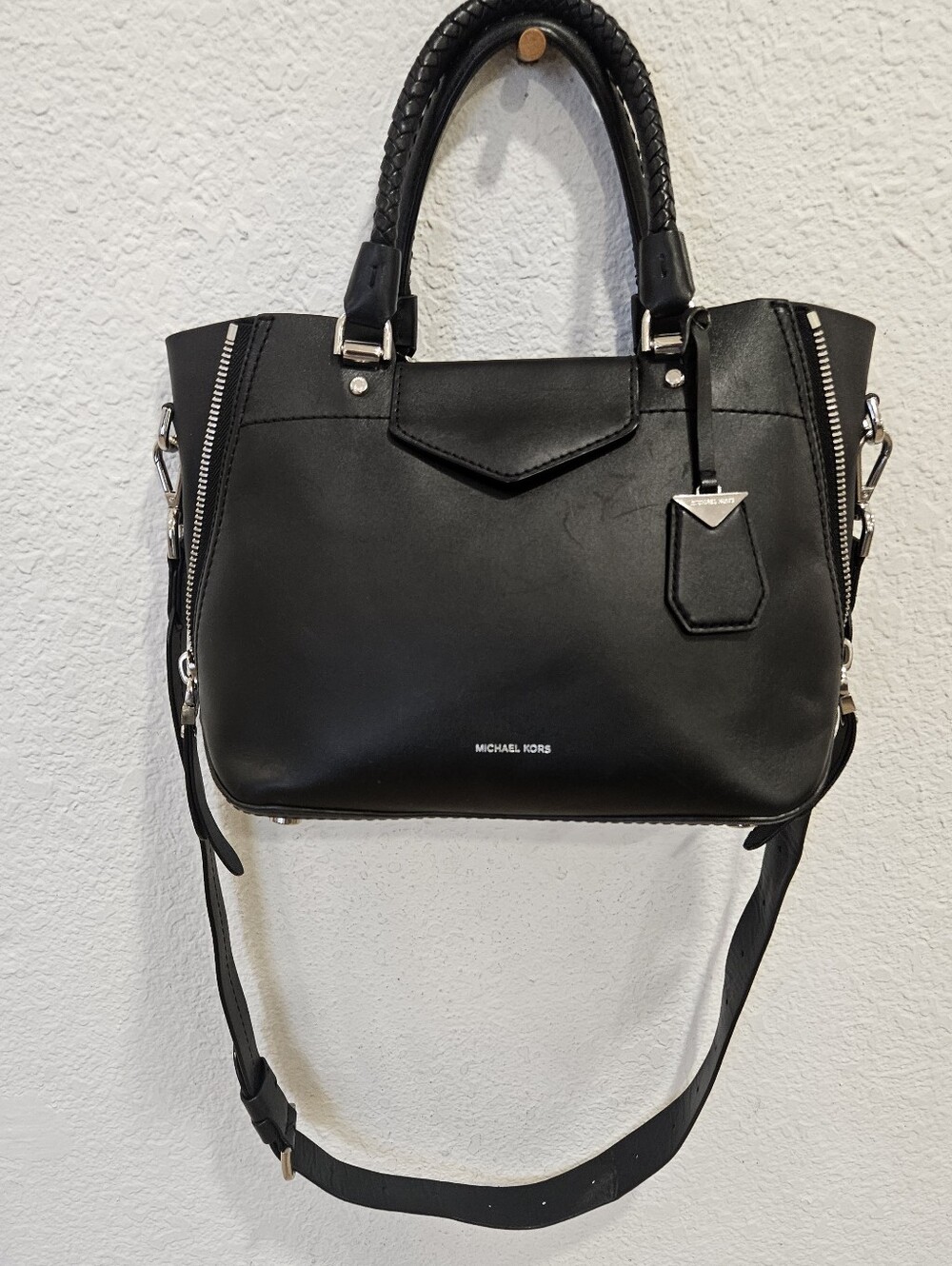 Michael Kors Blakely Medium Leather Messenger Bag - Black